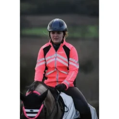 Weatherbeeta Jas Reflective HiVis Softshell Fleece Gevoerd Voor Kinderen Roze -Aanbiedingen Ruiter Set Winkel wb 1005271002 1004324004 1004917002 wb softshell hiviz lifestyle 1.625744 1